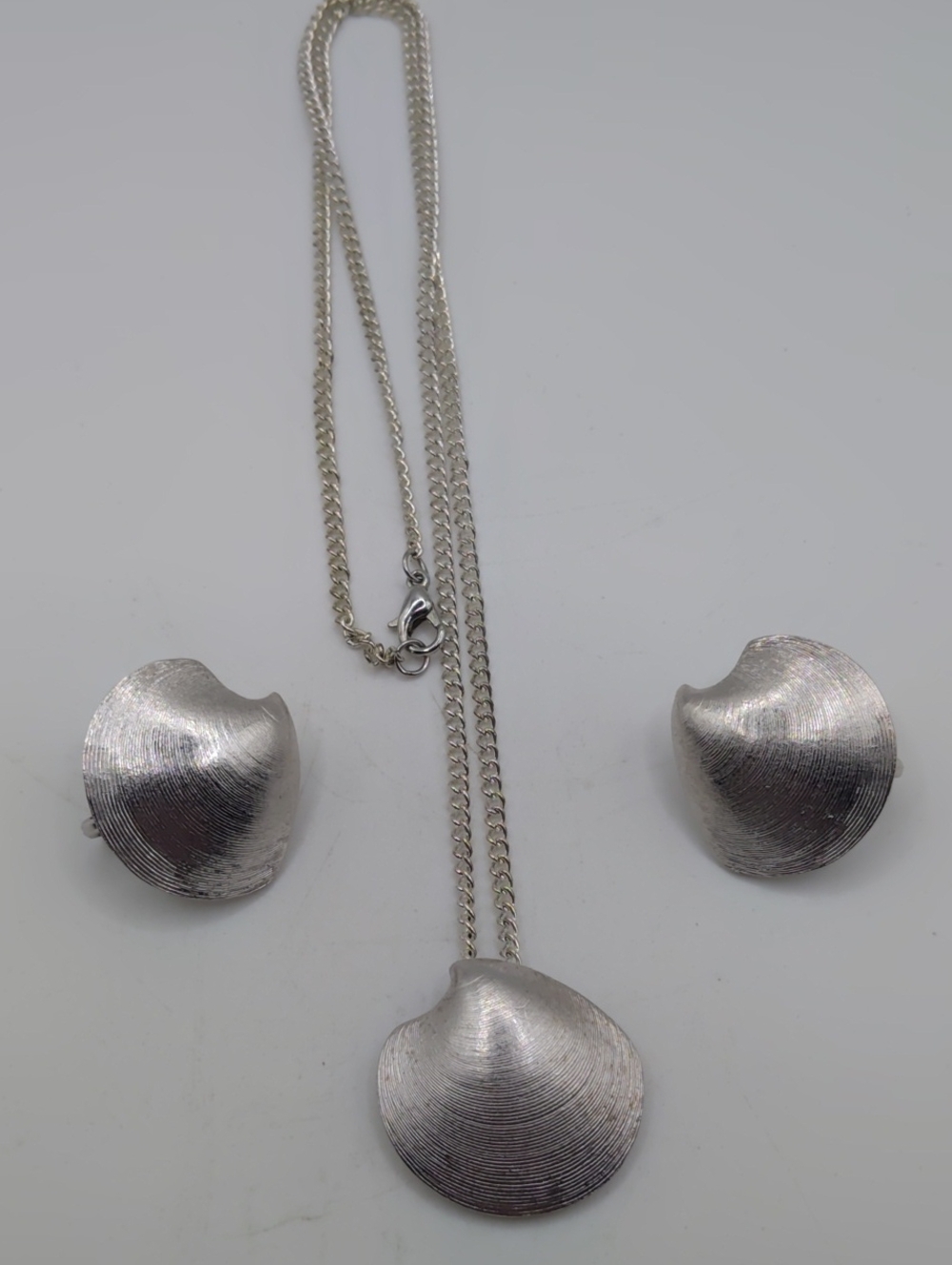 Crown Trifari Silver tone Sea Shell Necklace and Clip On Earring Set Rare